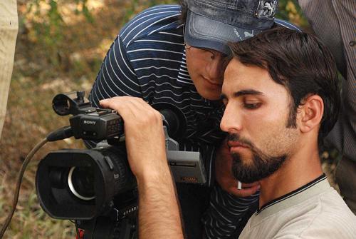 Dans les coulisses du court métrage Silence rouge2007Directeur de la photographie Hossein Toghiri