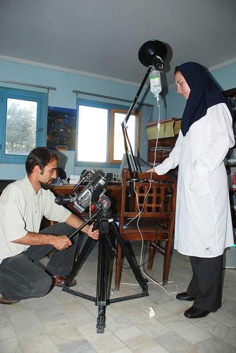 Dans les coulisses du court métrage Silence rouge2007Directeur de la photographie Hossein Toghiri